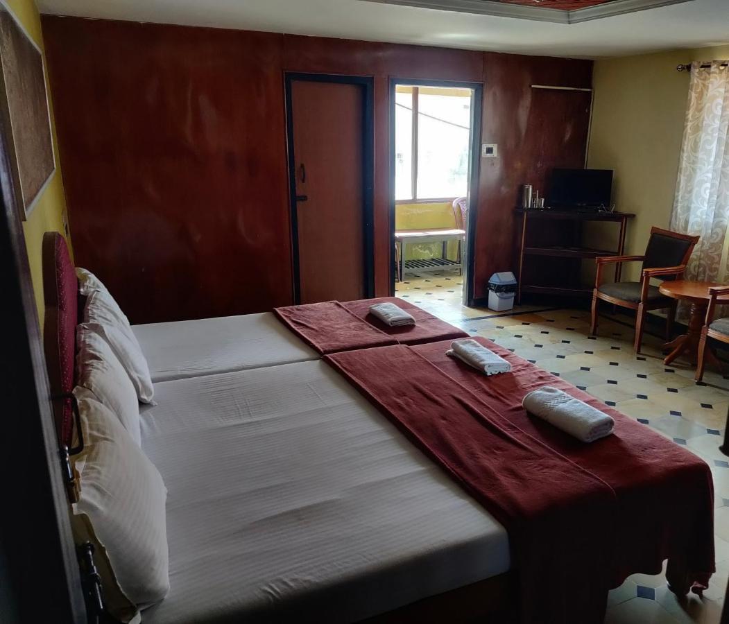 Hotel Caveri Comfort Inn Madikeri Ngoại thất bức ảnh
