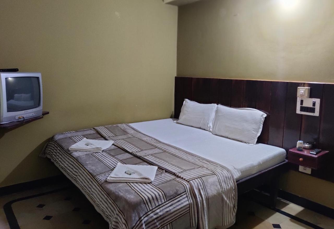 Hotel Caveri Comfort Inn Madikeri Ngoại thất bức ảnh