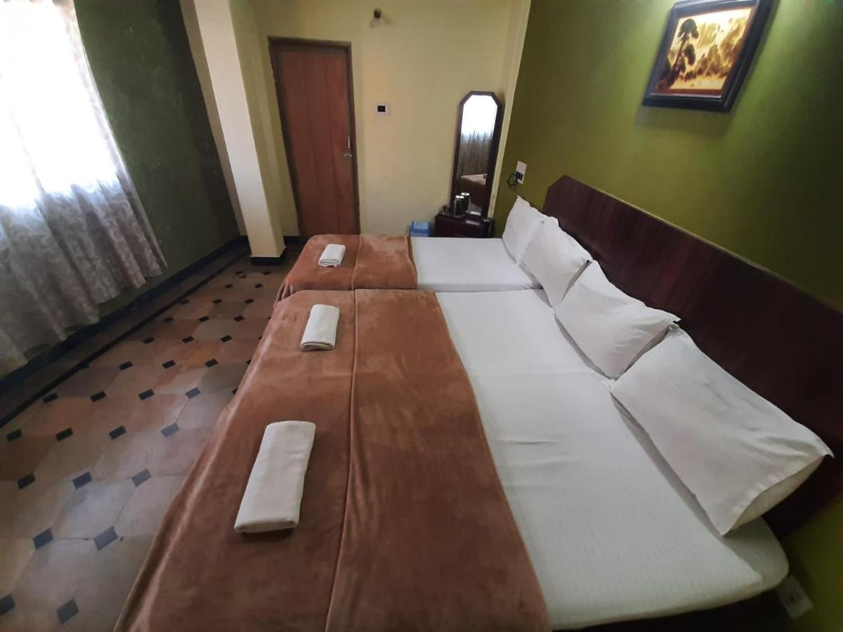 Hotel Caveri Comfort Inn Madikeri Ngoại thất bức ảnh