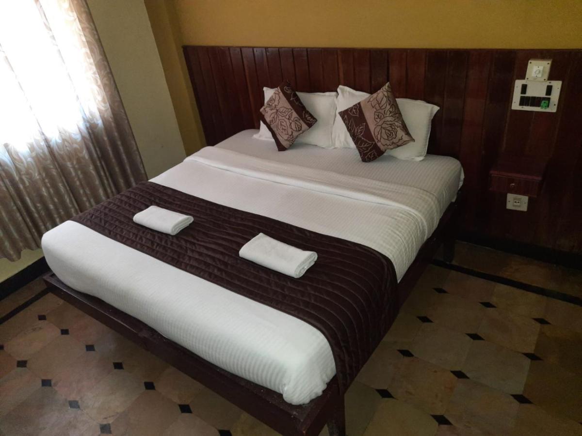 Hotel Caveri Comfort Inn Madikeri Ngoại thất bức ảnh
