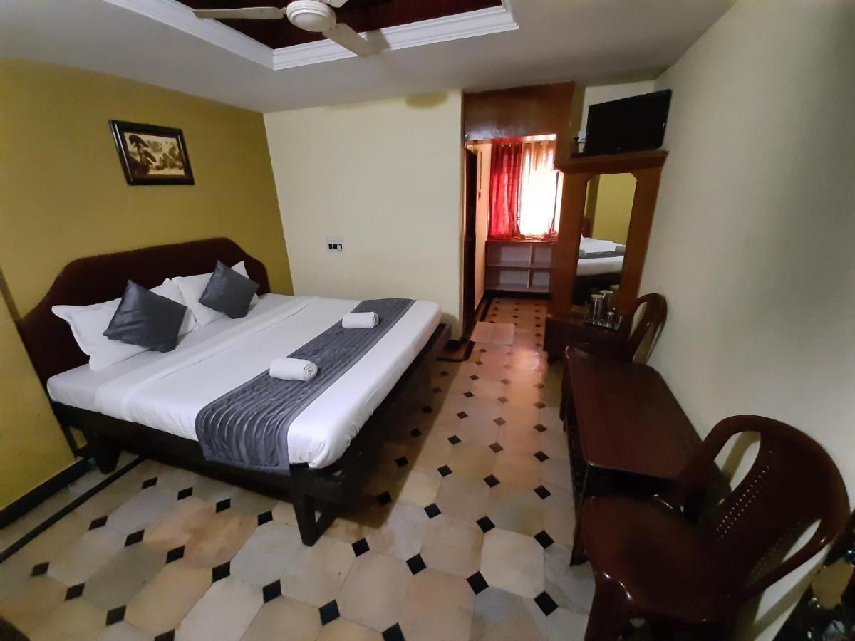Hotel Caveri Comfort Inn Madikeri Ngoại thất bức ảnh
